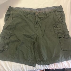 Northwest Men's Olive Cargo Shorts with Side Pockets